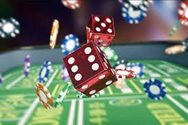 Antarmuka aplikasi mobile top5toto menampilkan meja live dealer dan menu navigasi